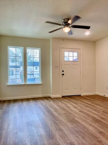2002 W 2nd ST 800, Taylor, TX 76574