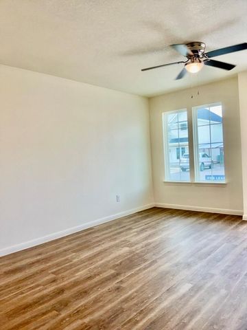 2002 W 2nd ST 800, Taylor, TX 76574