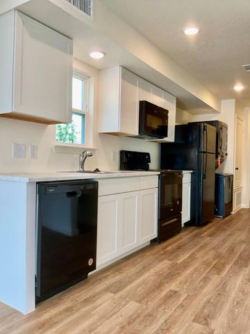 2002 W 2nd ST 800, Taylor, TX 76574