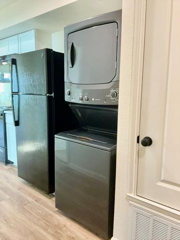 2002 W 2nd ST 800, Taylor, TX 76574