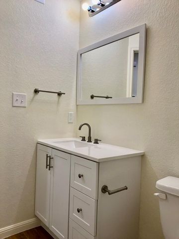 2002 W 2nd ST 800, Taylor, TX 76574