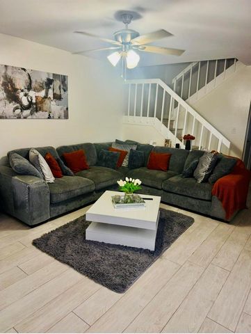 922 Springdale Circle, Palm Springs, FL 33461
