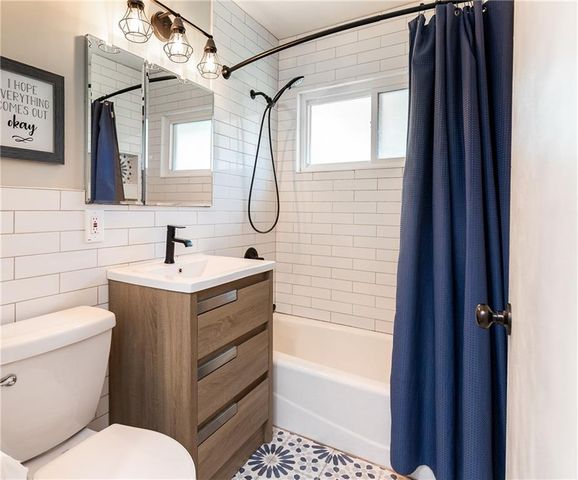 6306 W 77th Terrace, Prairie Village, KS 66204