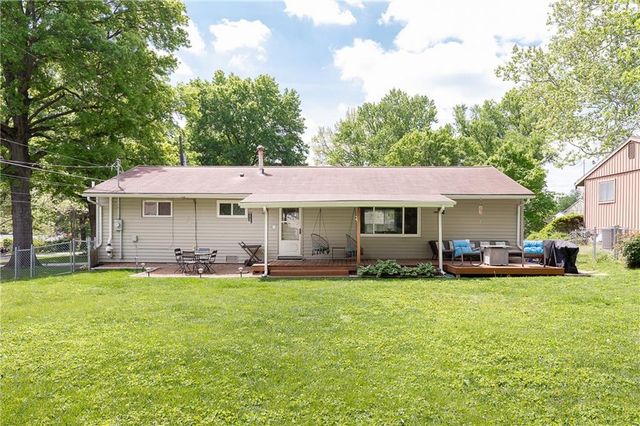 6306 W 77th Terrace, Prairie Village, KS 66204