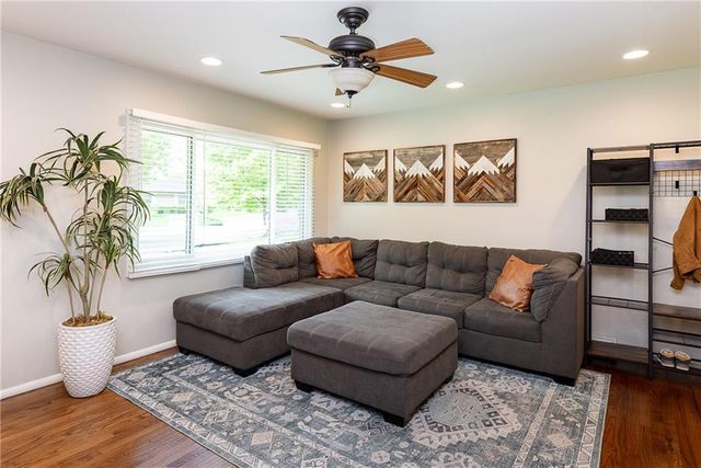 6306 W 77th Terrace, Prairie Village, KS 66204