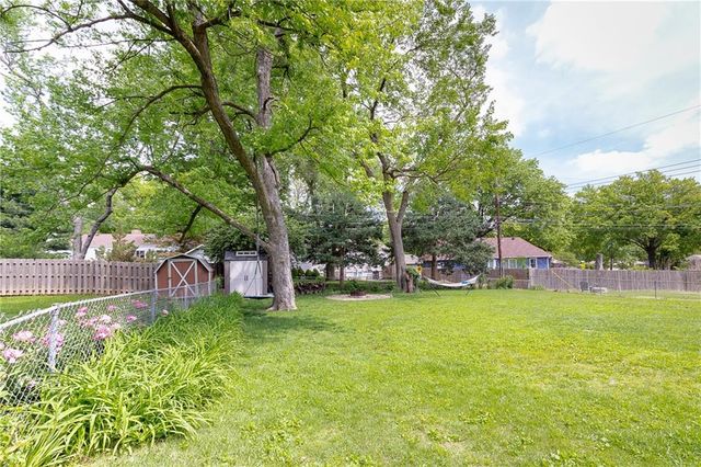 6306 W 77th Terrace, Prairie Village, KS 66204