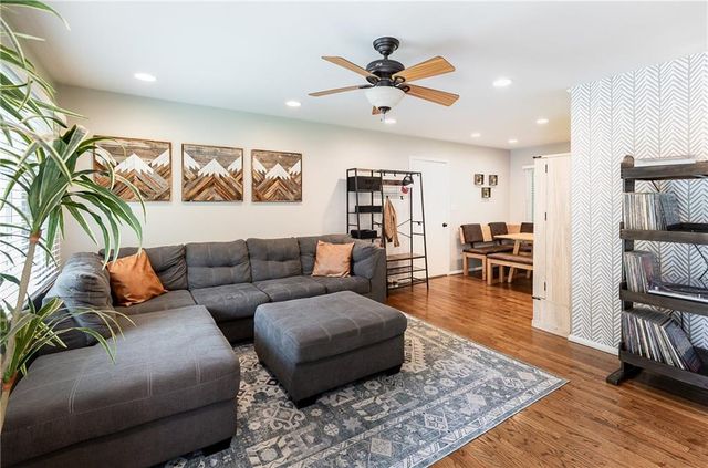 6306 W 77th Terrace, Prairie Village, KS 66204