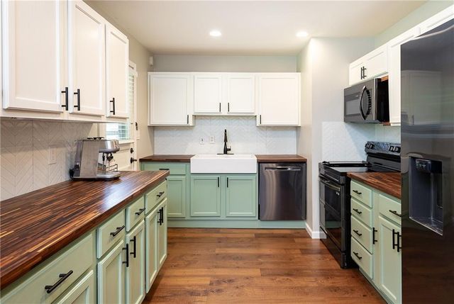 6306 W 77th Terrace, Prairie Village, KS 66204