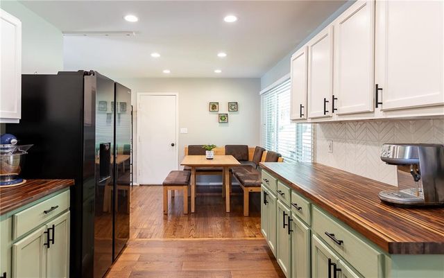 6306 W 77th Terrace, Prairie Village, KS 66204
