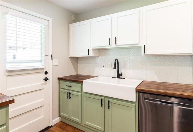 6306 W 77th Terrace, Prairie Village, KS 66204