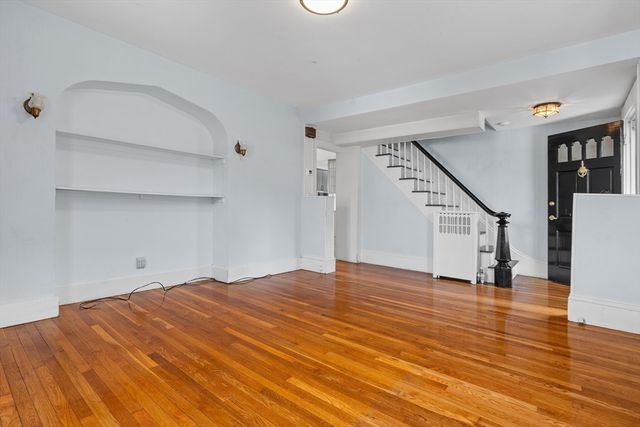 12 Lowell Place 1, Waltham, MA 02453