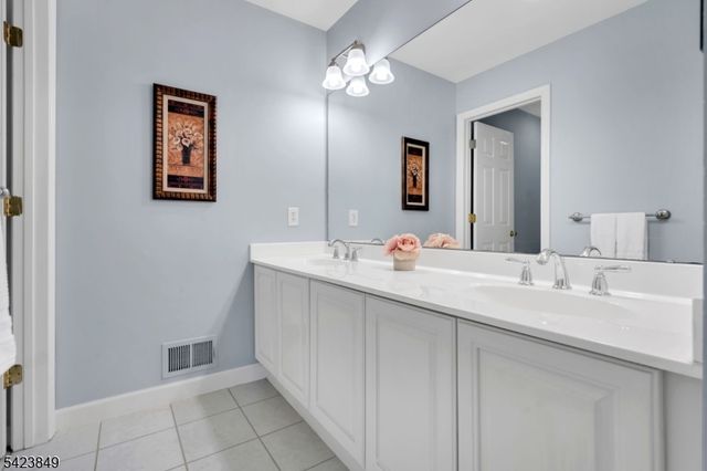 64 Bradley Ln, Bridgewater Twp., NJ 08807