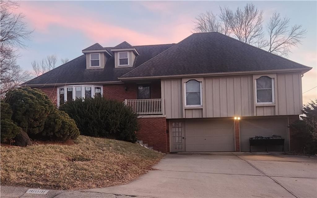 16001 E 30 Street, Independence, MO 64055