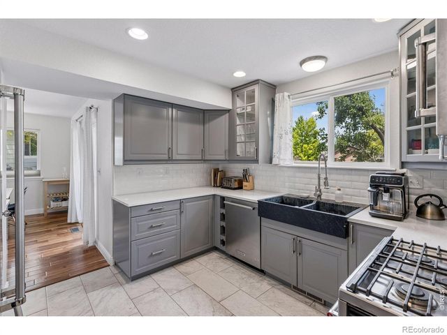8099 Meadowdale Square, Niwot, CO 80503