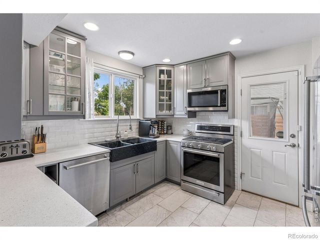 8099 Meadowdale Square, Niwot, CO 80503