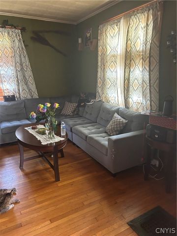 32 Chestnut Street, Auburn, NY 13021