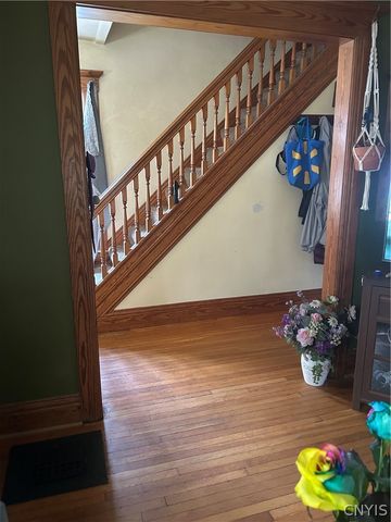 32 Chestnut Street, Auburn, NY 13021