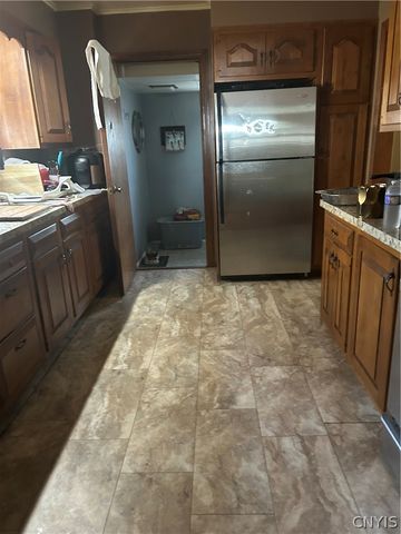 32 Chestnut Street, Auburn, NY 13021