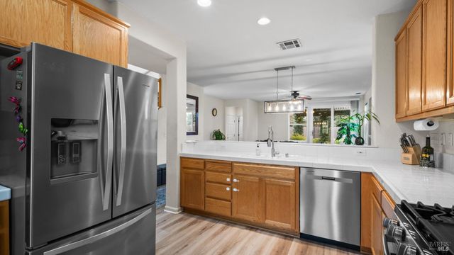 750 Harbor Park Dr, Suisun City, CA 94585