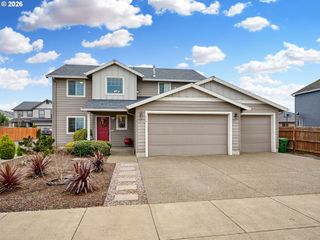 574 PRAIRIE St, Woodburn, OR 97071