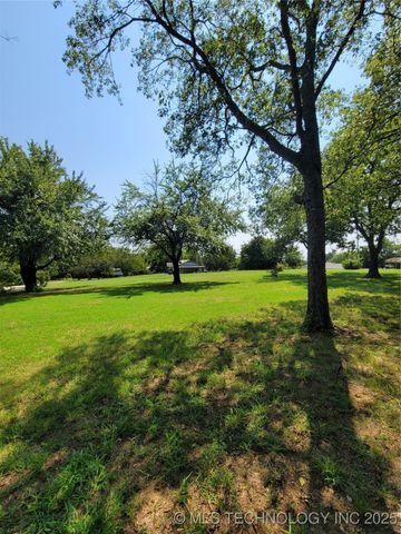N Maytubby Street, Kingston, OK 73439