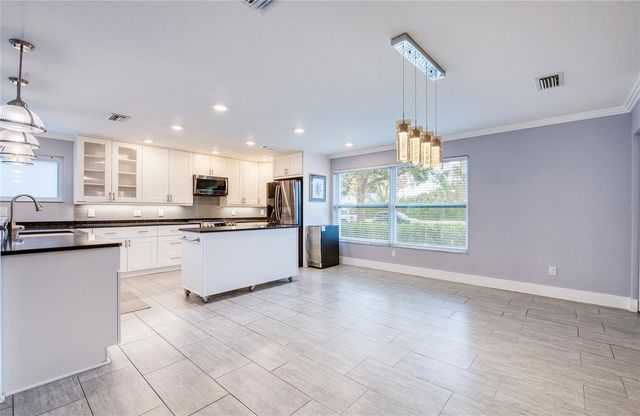 6408 7TH AVENUE N, St Petersburg, FL 33710