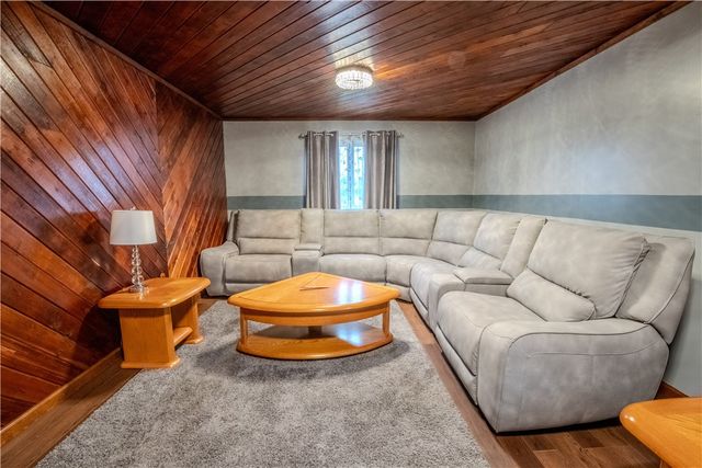 690 Baird Ave, Canton Twp, PA 15301