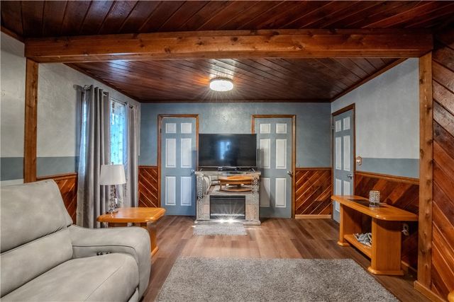 690 Baird Ave, Canton Twp, PA 15301