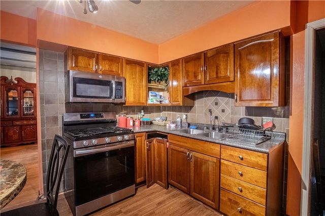 690 Baird Ave, Canton Twp, PA 15301