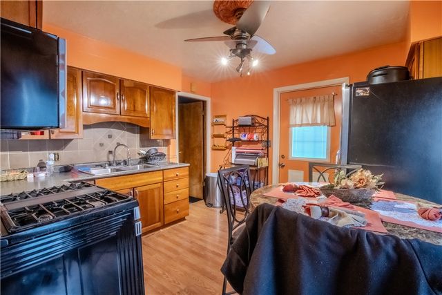 690 Baird Ave, Canton Twp, PA 15301