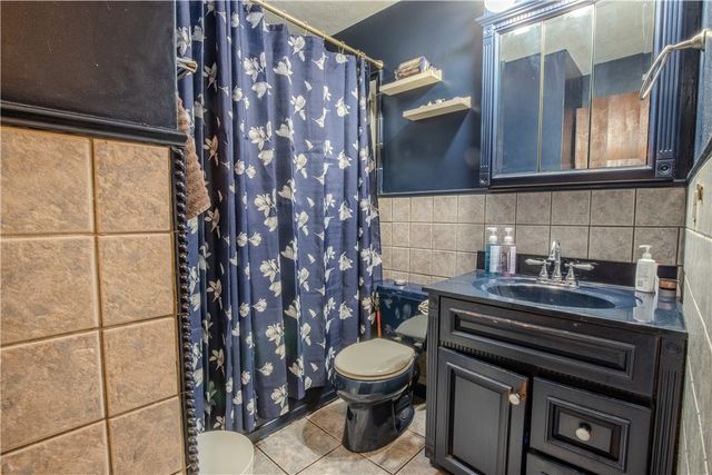 690 Baird Ave, Canton Twp, PA 15301