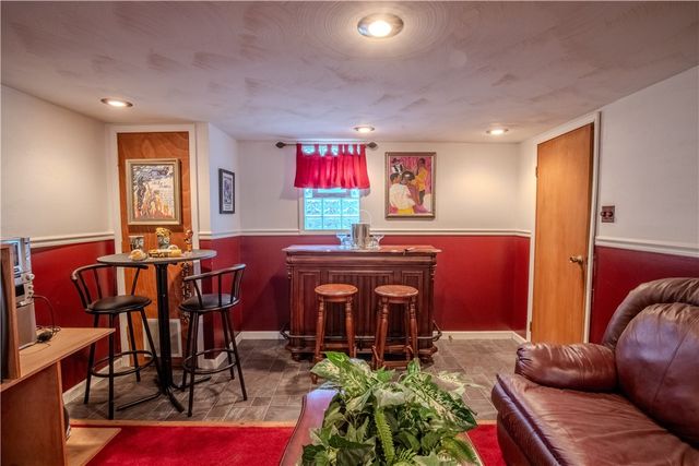 690 Baird Ave, Canton Twp, PA 15301