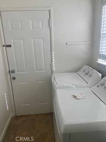 17652 Delano Street, Encino (los Angeles), CA 91316