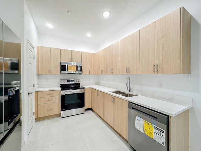 1752 BARTON TOWNE CIRCLE, St Cloud, FL 34769