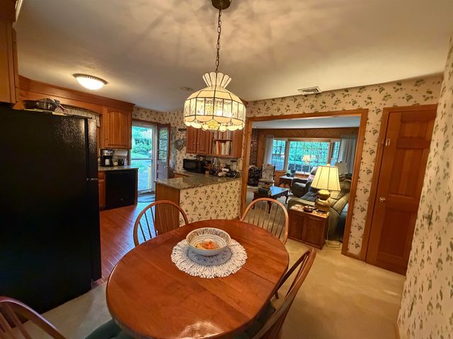 226 Amesbury Road, Kensington, NH 03833