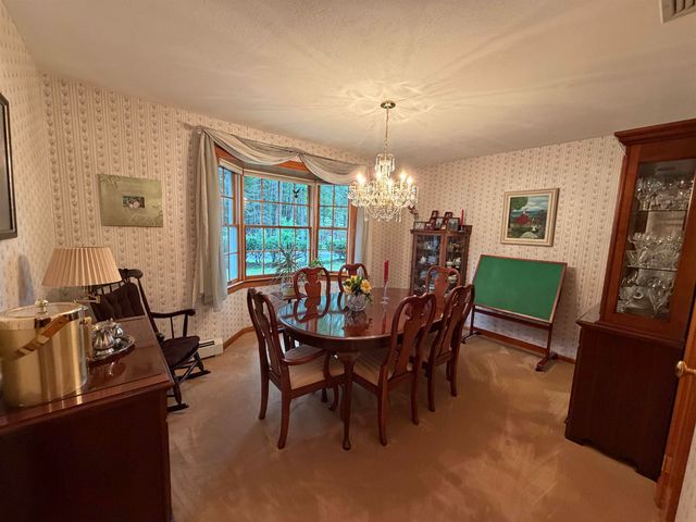 226 Amesbury Road, Kensington, NH 03833