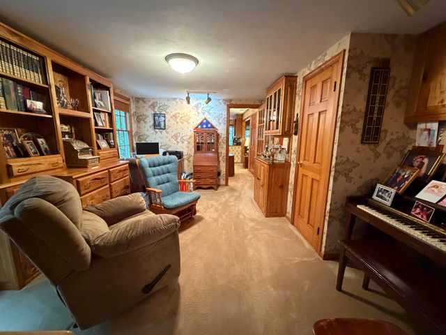 226 Amesbury Road, Kensington, NH 03833