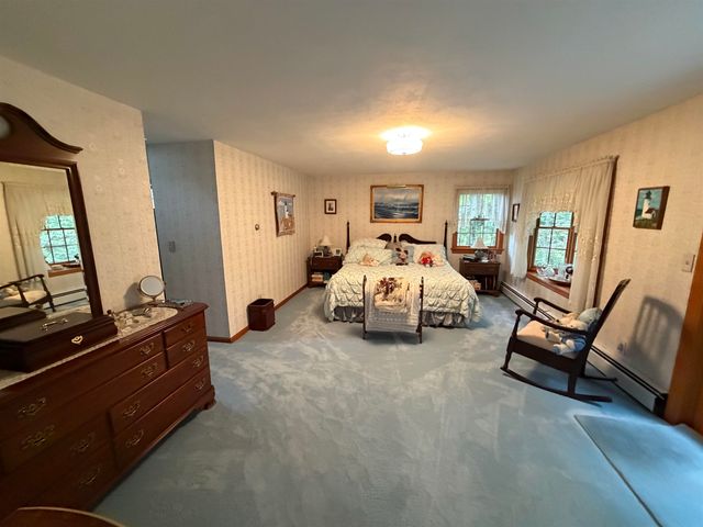 226 Amesbury Road, Kensington, NH 03833