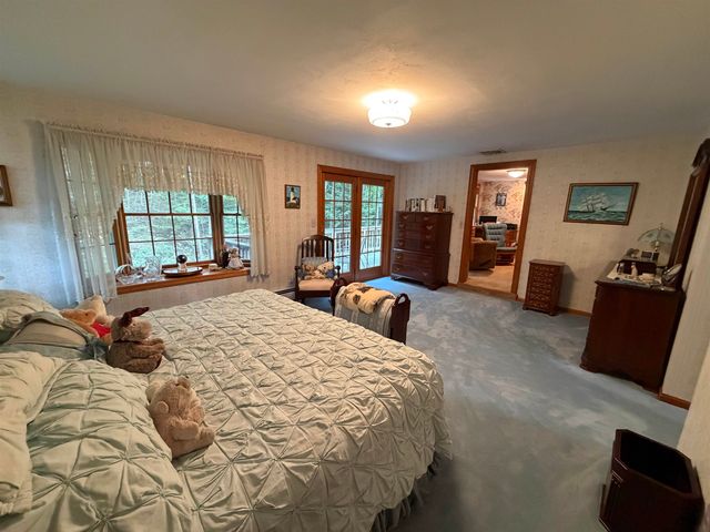 226 Amesbury Road, Kensington, NH 03833
