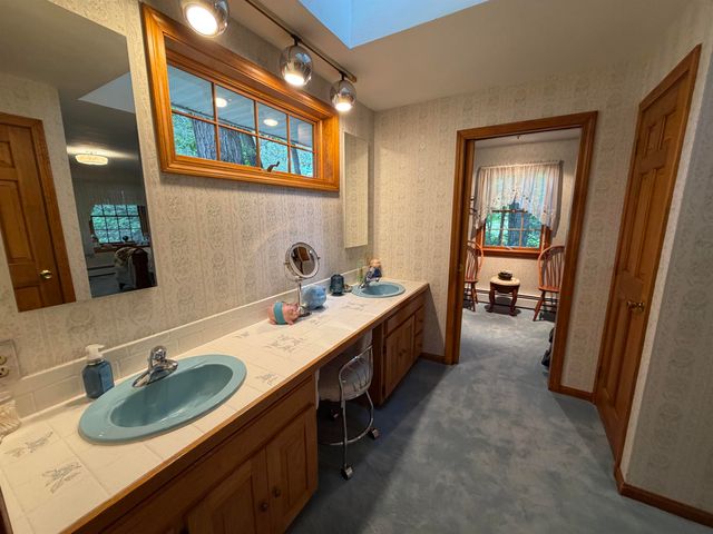 226 Amesbury Road, Kensington, NH 03833