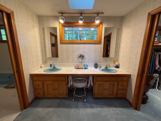 226 Amesbury Road, Kensington, NH 03833