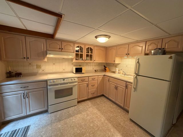 226 Amesbury Road, Kensington, NH 03833