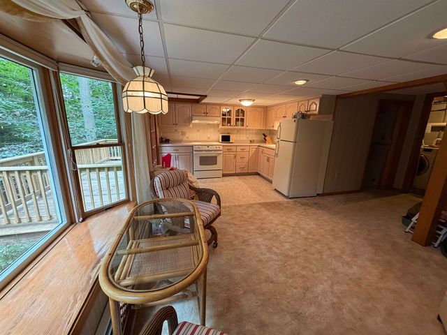 226 Amesbury Road, Kensington, NH 03833