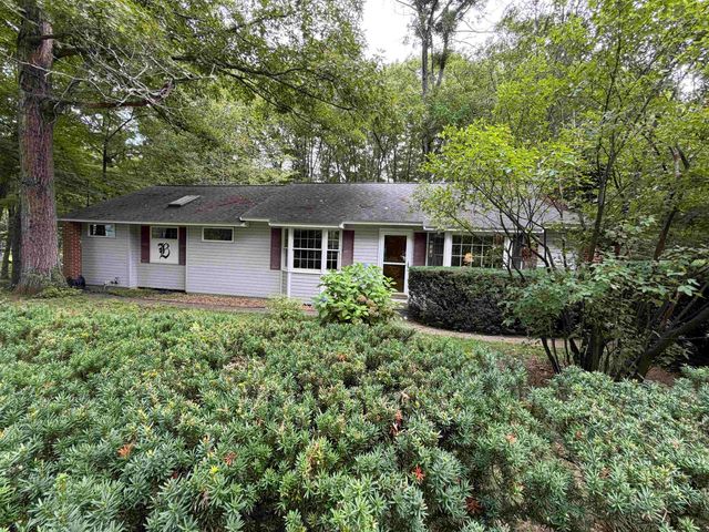 226 Amesbury Road, Kensington, NH 03833