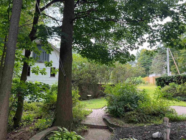 226 Amesbury Road, Kensington, NH 03833