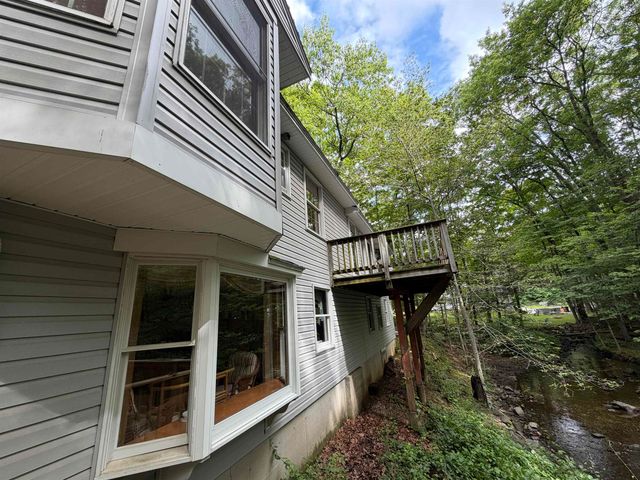 226 Amesbury Road, Kensington, NH 03833