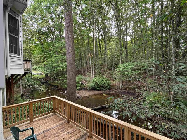 226 Amesbury Road, Kensington, NH 03833