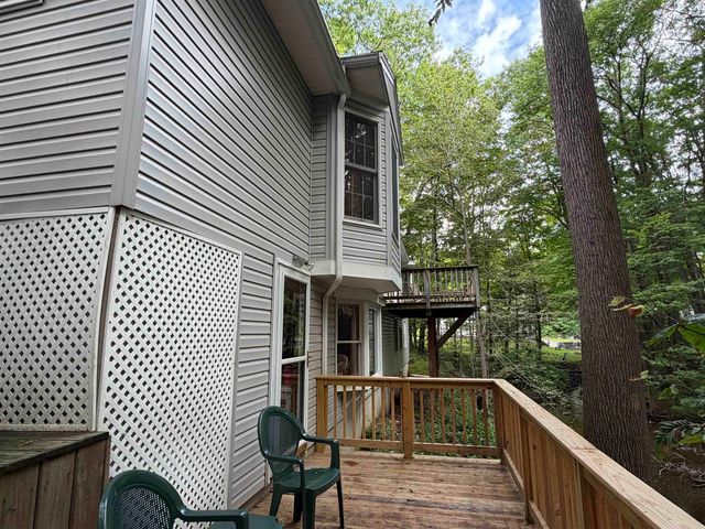 226 Amesbury Road, Kensington, NH 03833