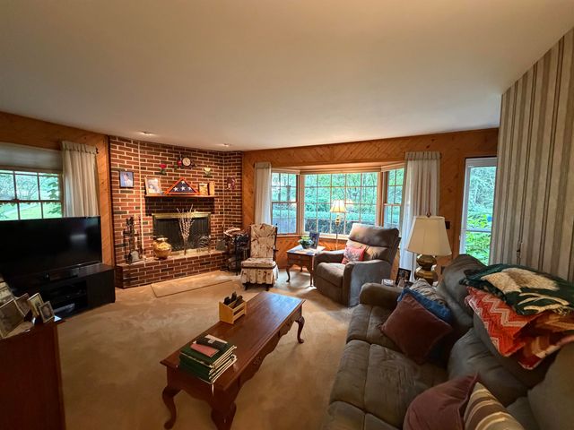 226 Amesbury Road, Kensington, NH 03833