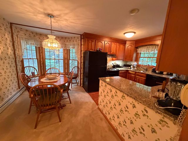 226 Amesbury Road, Kensington, NH 03833